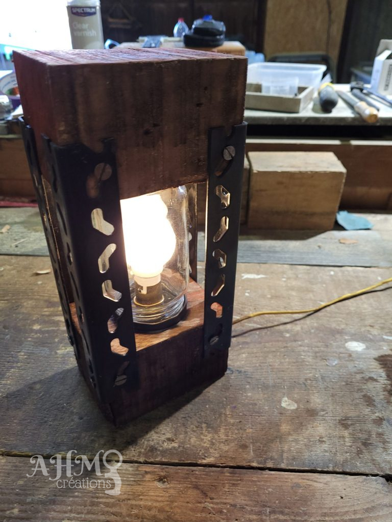 Lampe en Block Palette • © AHM Créations