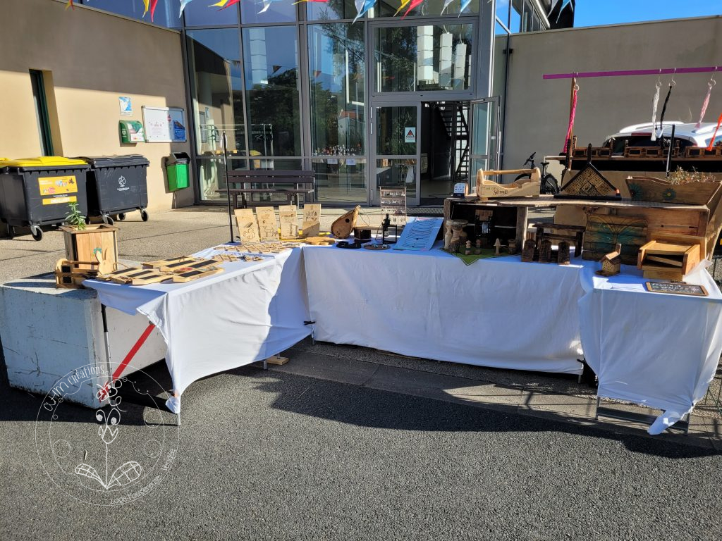 Notre stand a la marché noctune (chaque mardi 19h a 23h) a Chaillé les Marais cette ete