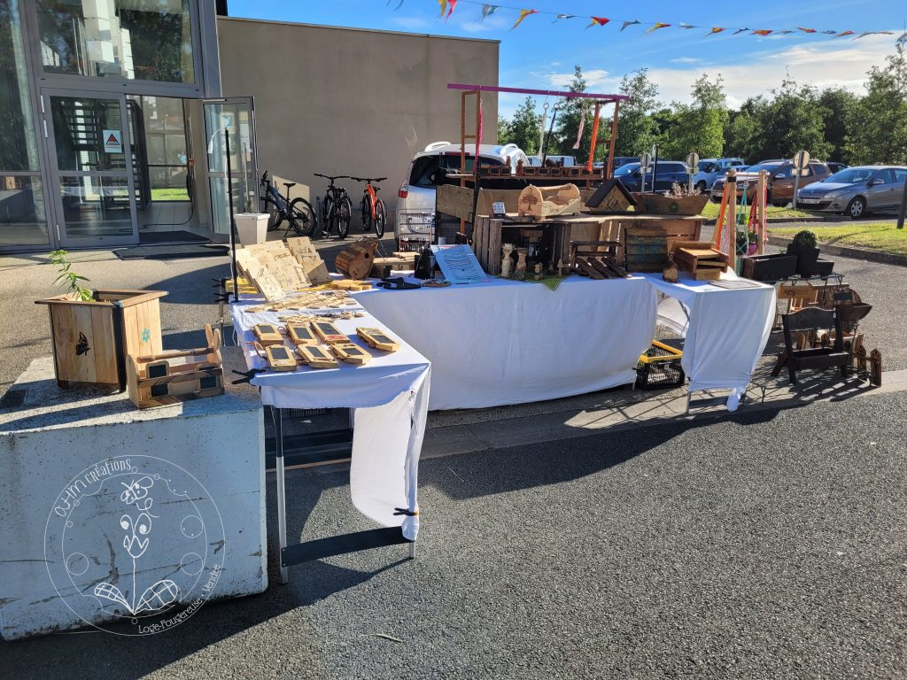 Notre stand a la marché noctune (chaque mardi 19h a 23h) a Chaillé les Marais cette ete
